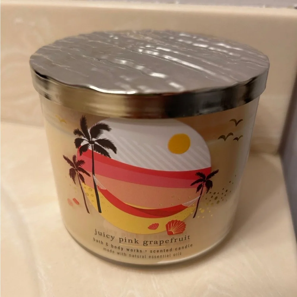 Bath and Body Works Juicy Pink Grapefruit 3 Wick candle